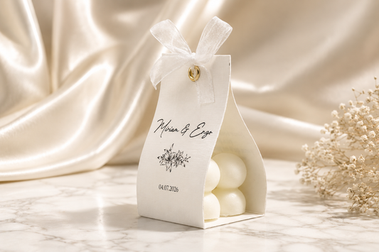 Bougie Signature – Fleurs Séchées & Cachet de Cire Personnalisé