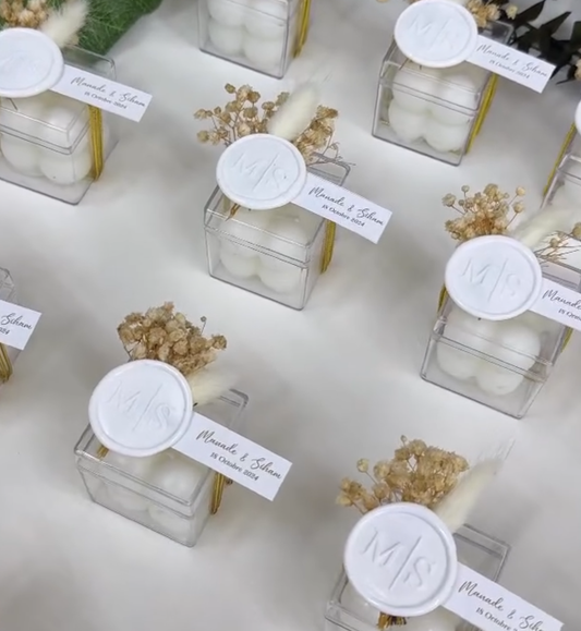 Bougie Signature – Fleurs Séchées & Cachet de Cire Personnalisé