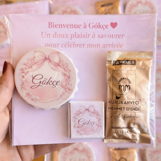 Coffret Souvenir Naissance Personnalisé pour fille – Magnet + Chocolat + Café