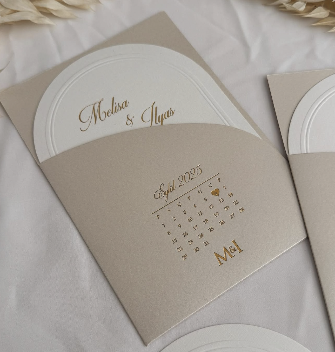 Faire-part de Mariage "Douceur Nude" - Format Arche & Pochette Dorée