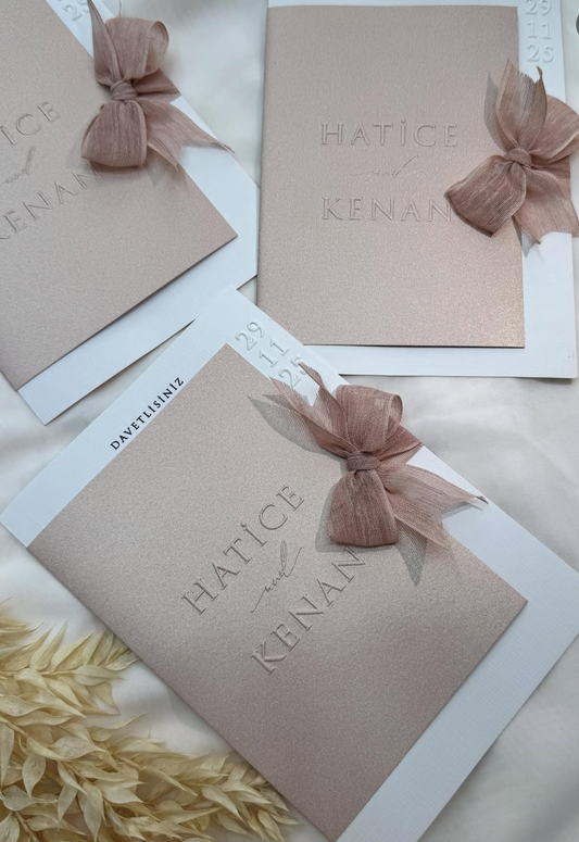 Faire-part "Le Jardin Secret" - Format Carnet, Relief Tactile et Papillons en Tissu