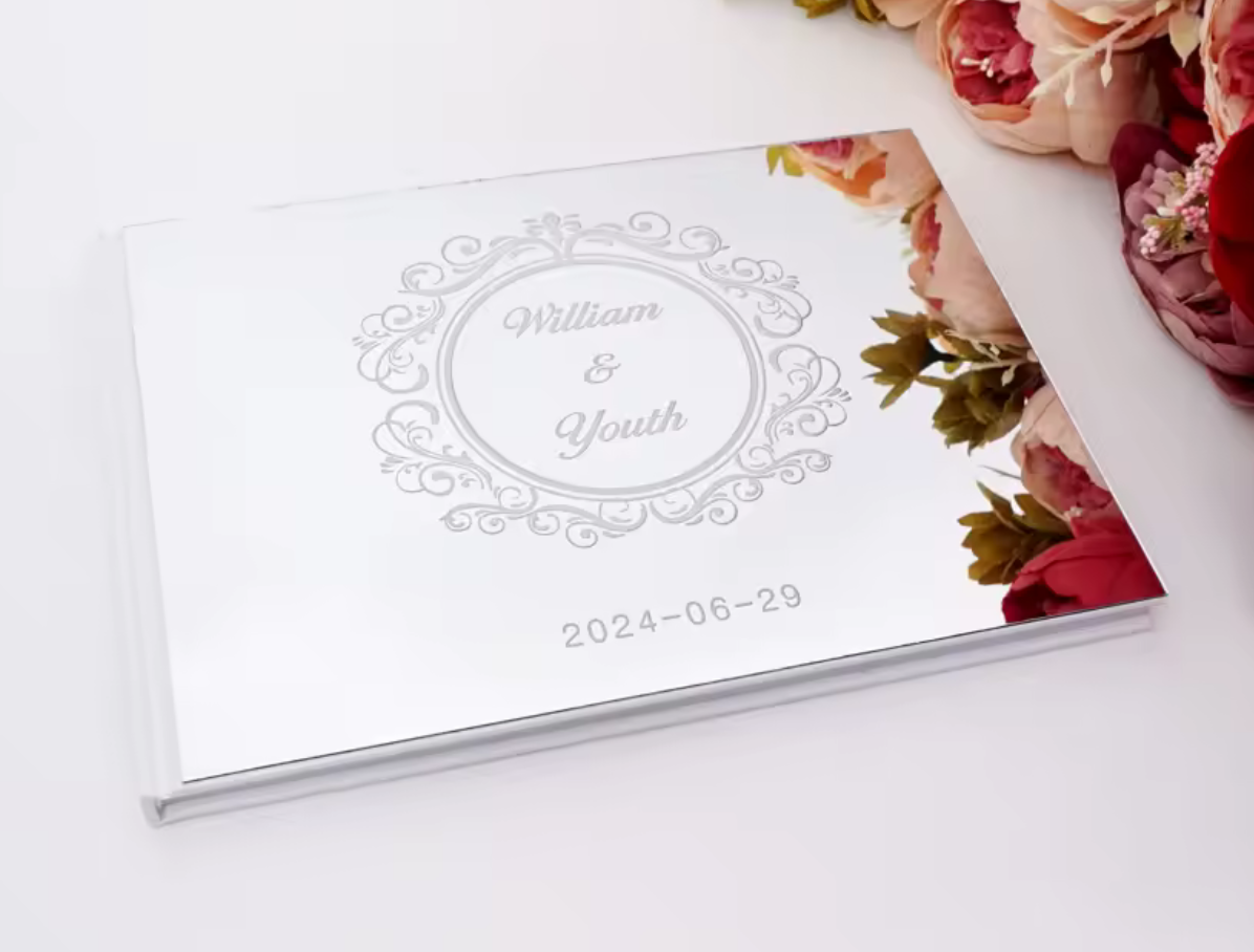Livre d’Or de Mariage Signature – Couverture Miroir Acrylique Personnalisée